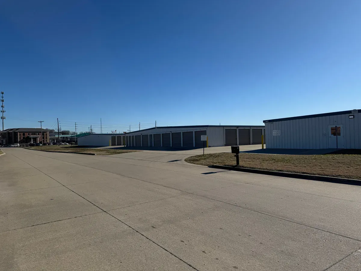 exterior drive up storage units 